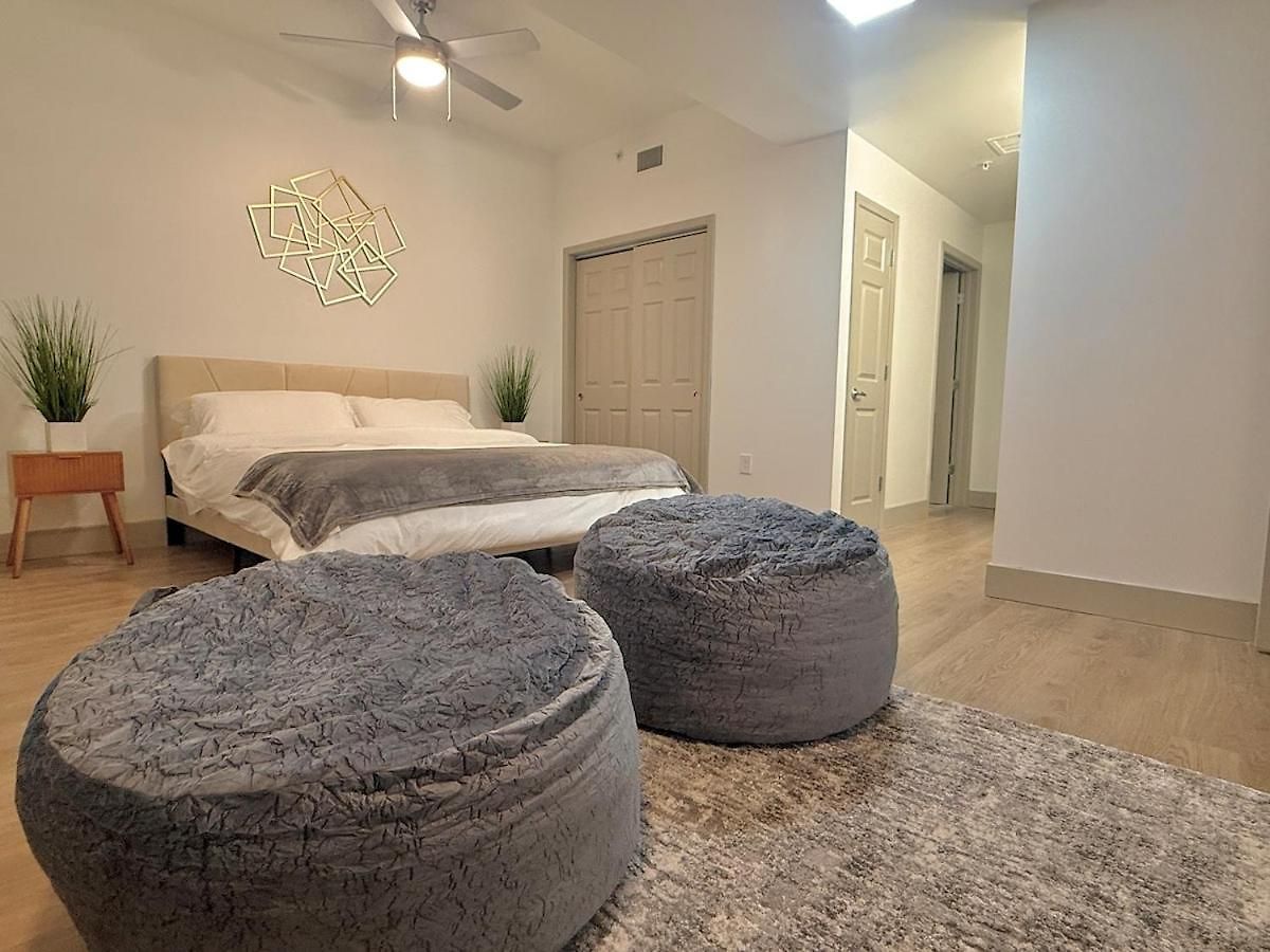 Luxury Uptown, Free Parking, 5min Bank Of America Stadium Apartment *