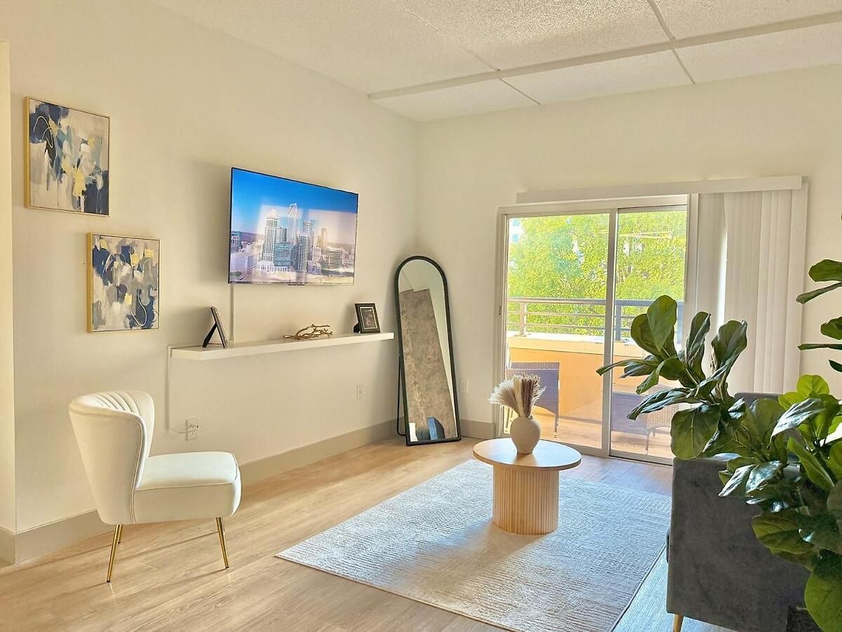 Luxury Uptown, Free Parking, 5min Bank Of America Stadium