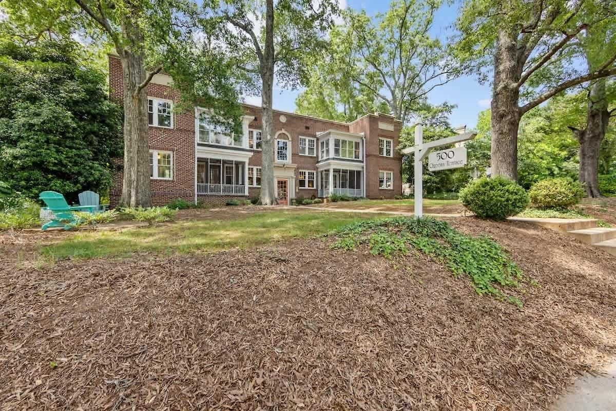 Light Filled 2 Bedroom In Myers Park With A Porch *