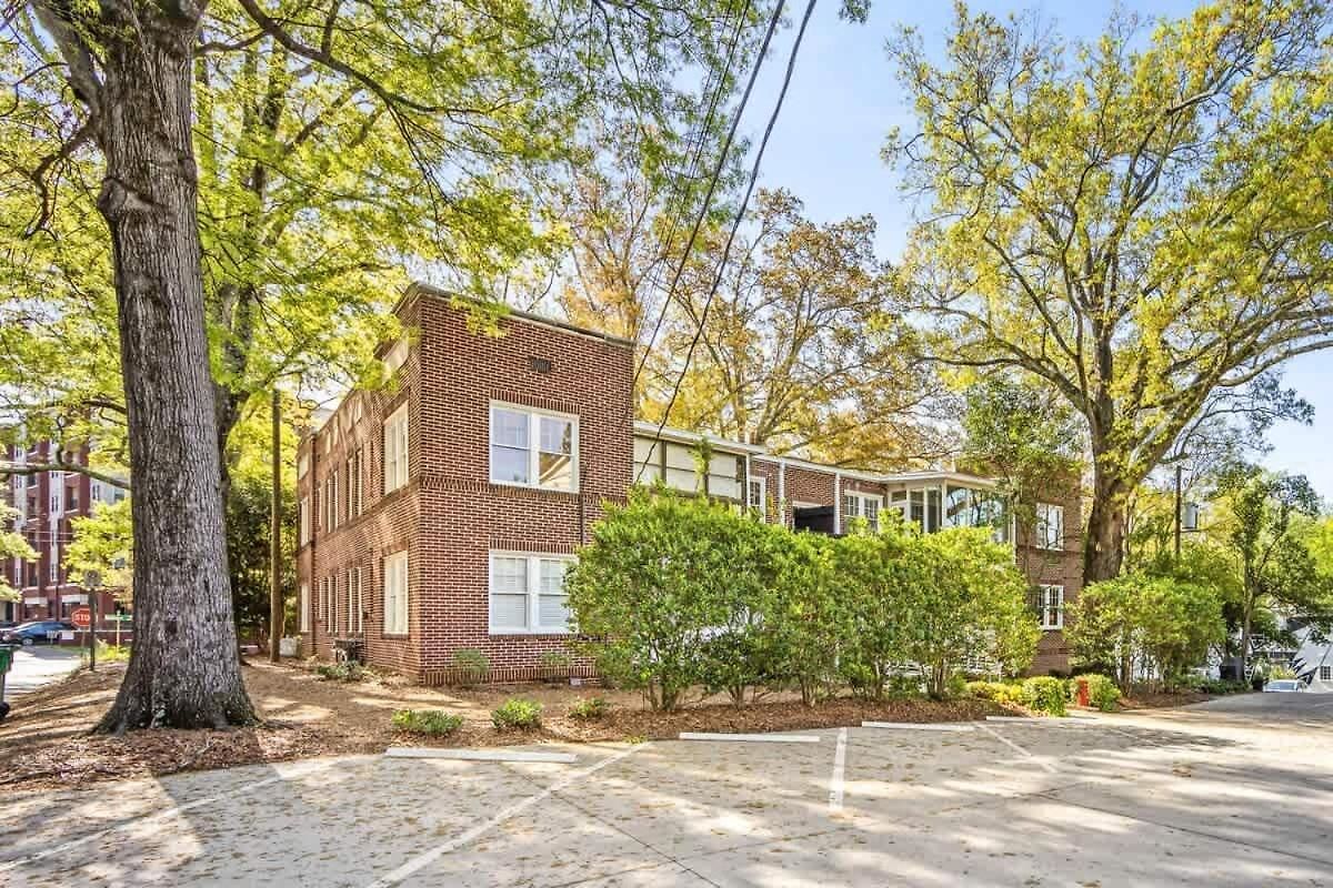 Light Filled 2 Bedroom In Myers Park With A Porch * Charlotte