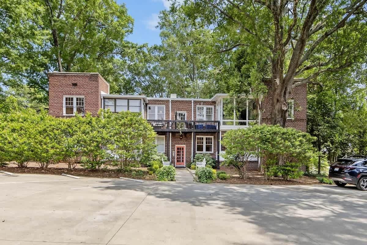 Apartment Light Filled 2 Bedroom In Myers Park With A Porch *