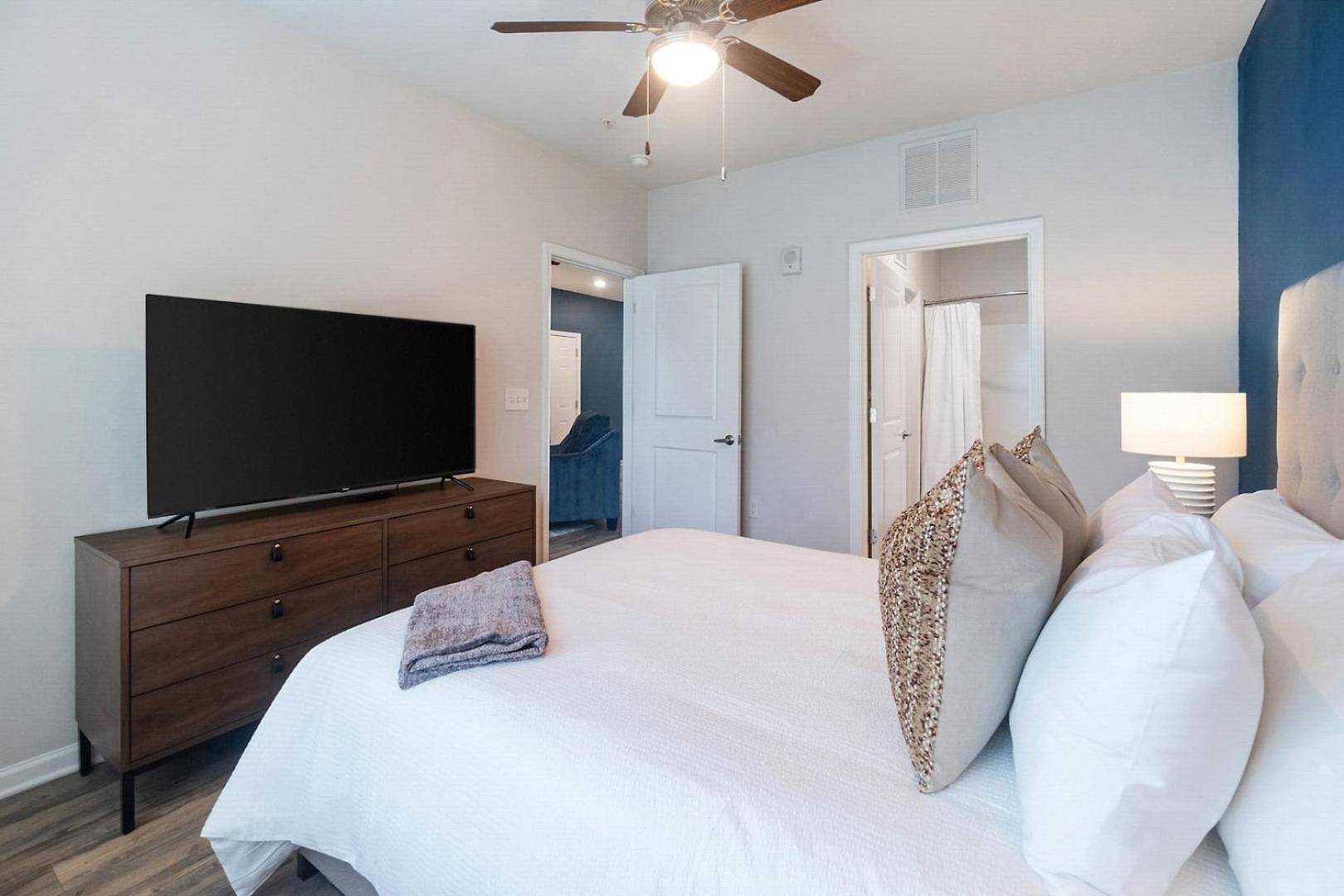 Landing - North Apartment *