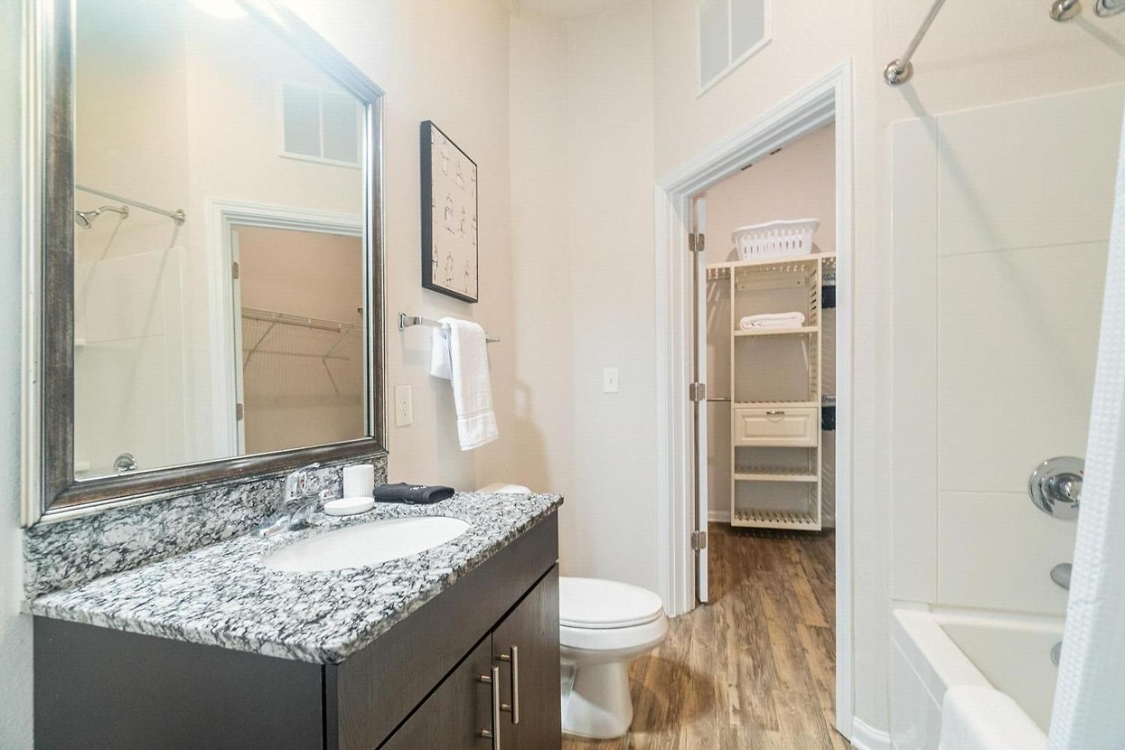 Apartment Landing - North *