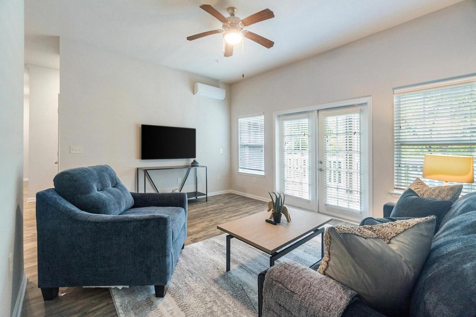 Landing - North Apartment *