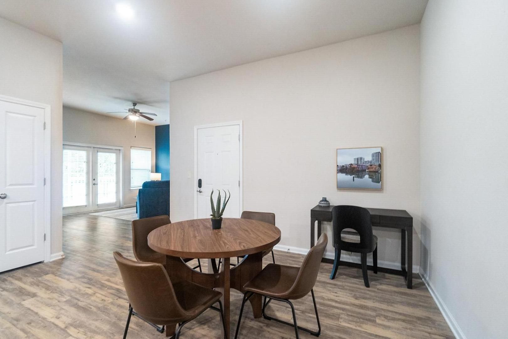 Apartment Landing - North *