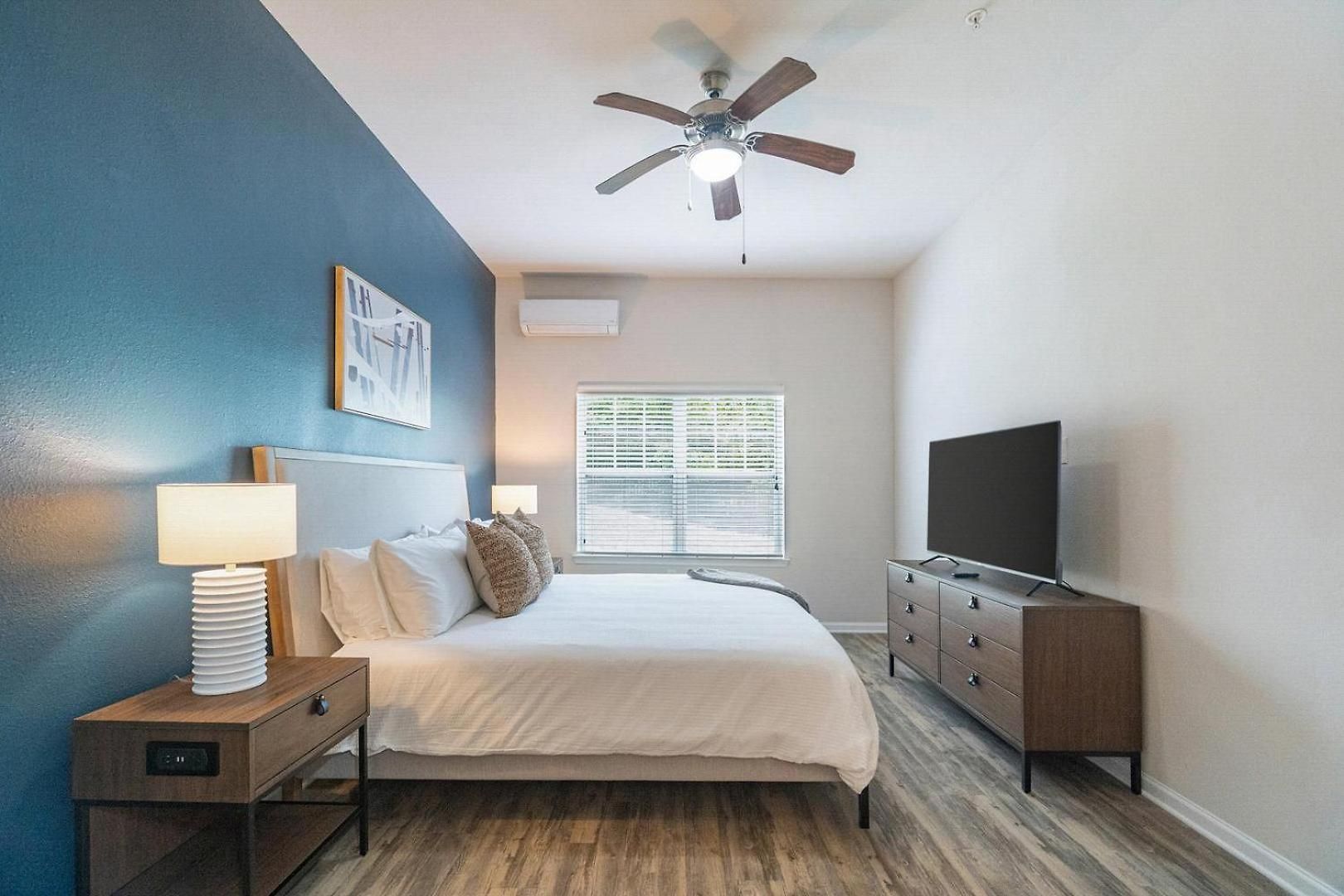 Landing - North Apartment