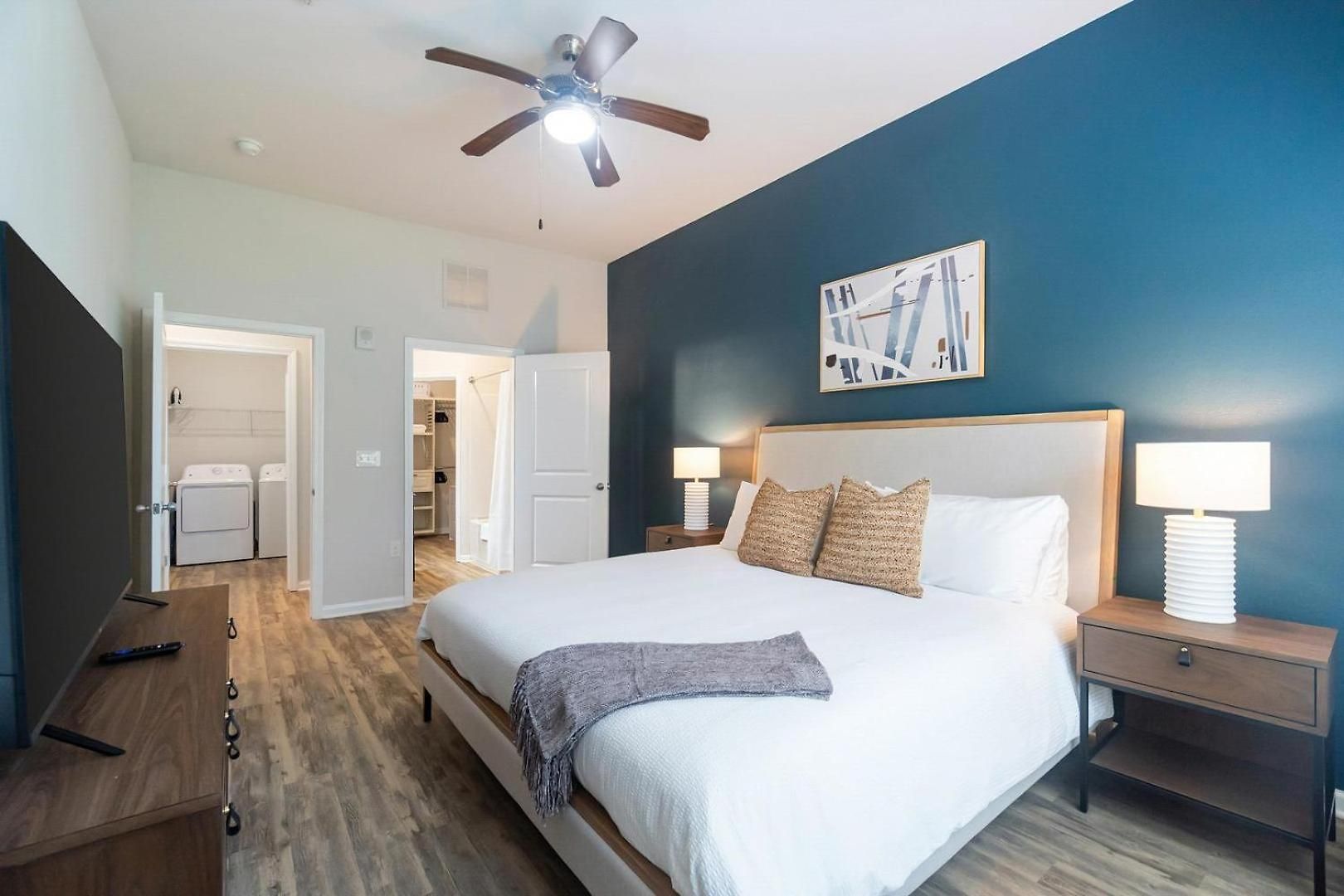 Landing - North Apartment *