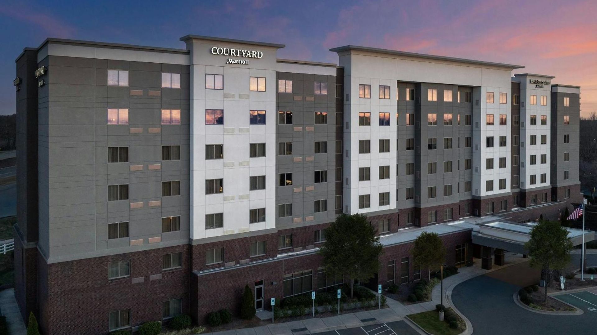Courtyard By Marriott Northlake 2*