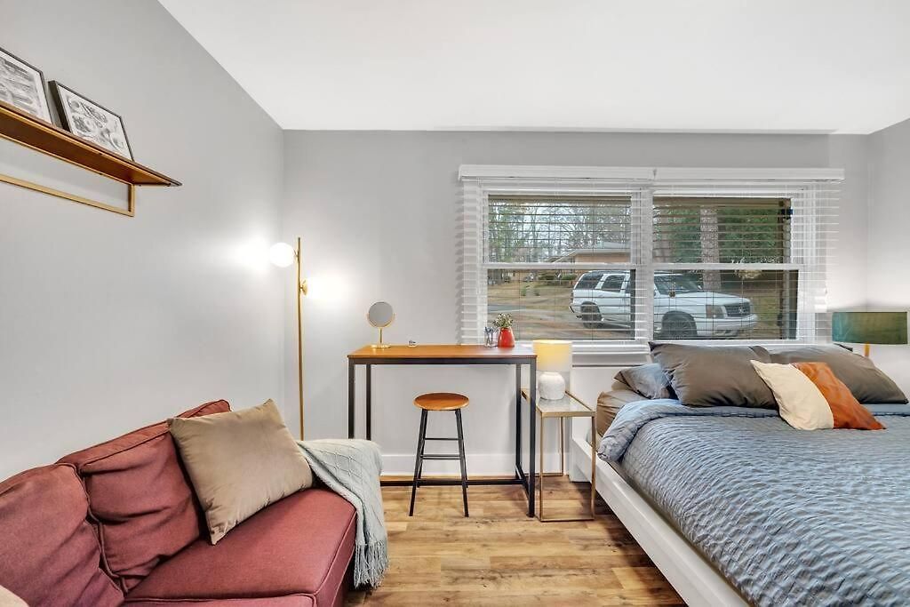 Homey 2br Condo—king Bed—lovely Location & Parking * Charlotte
