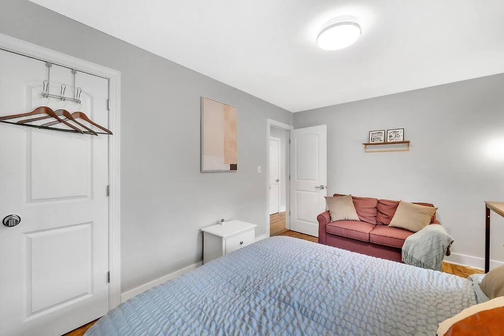 Homey 2br Condo—king Bed—lovely Location & Parking Charlotte
