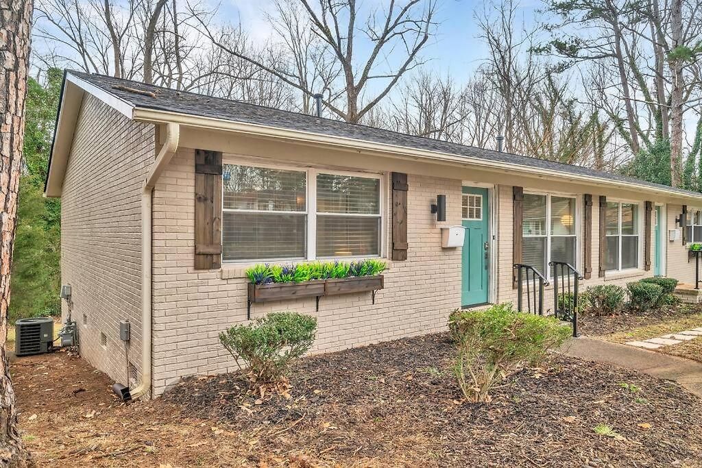 Homey 2br Condo—king Bed—lovely Location & Parking * Charlotte