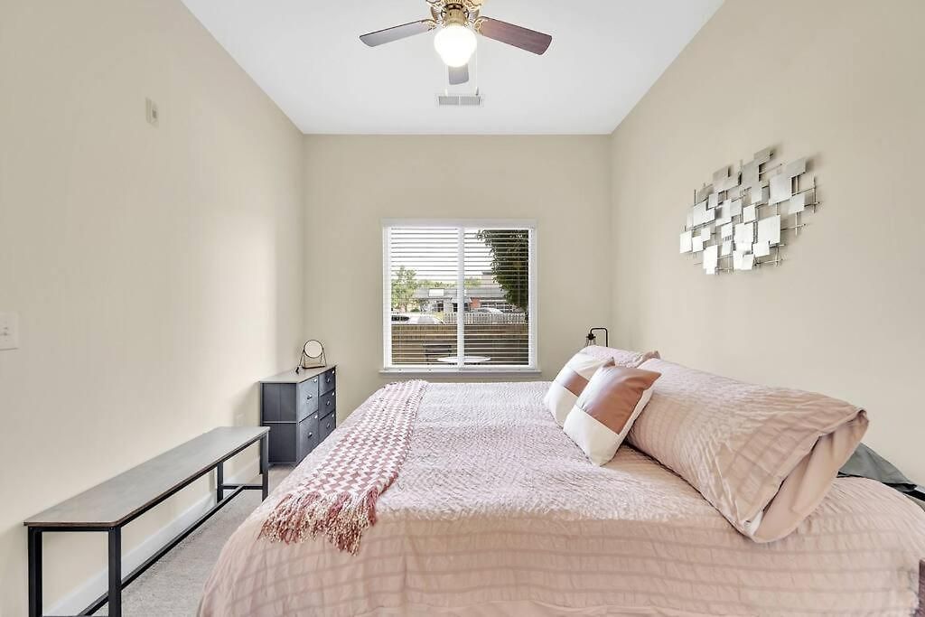 Apartment King Bed ► A+ Location ► Full Kitchen