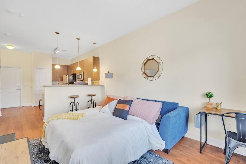 King Bed ► A+ Location ► Full Kitchen *