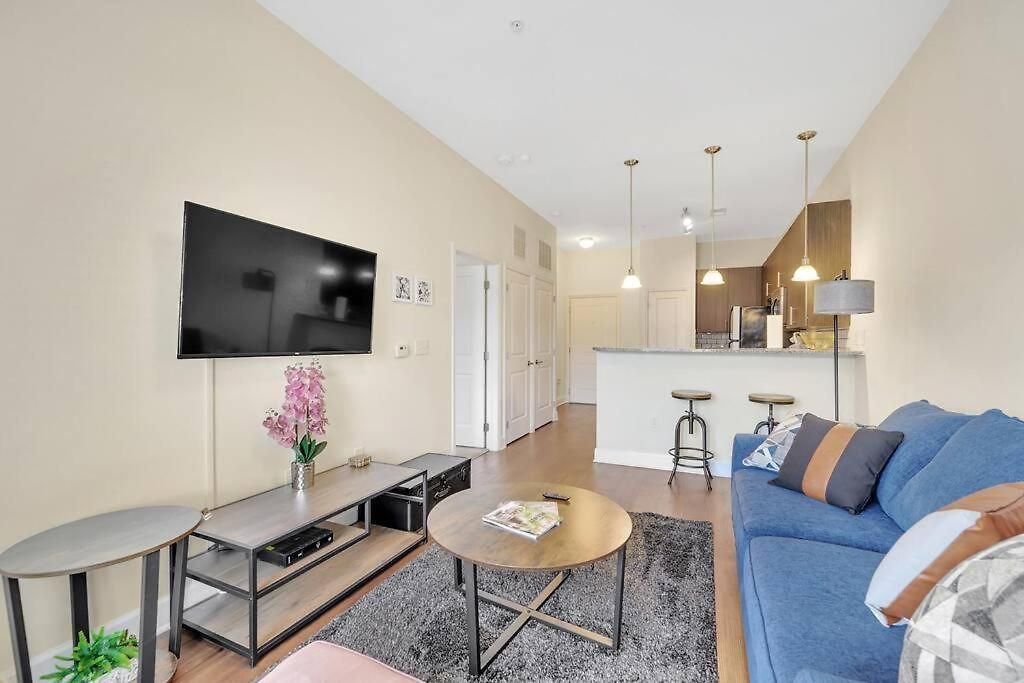 King Bed ► A+ Location ► Full Kitchen * Charlotte