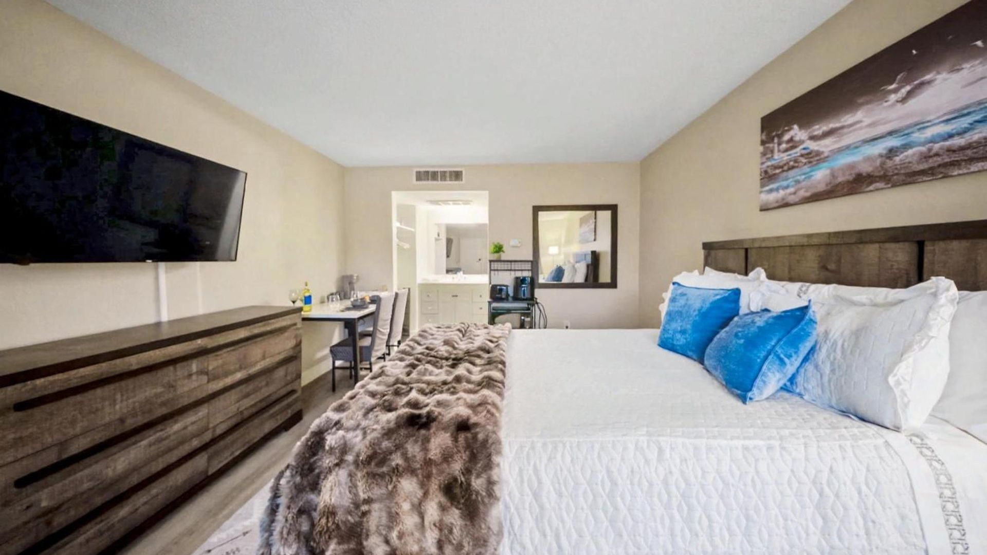 Aparthotel Lux Mins To Atrium Health And Downtown Airport 3*