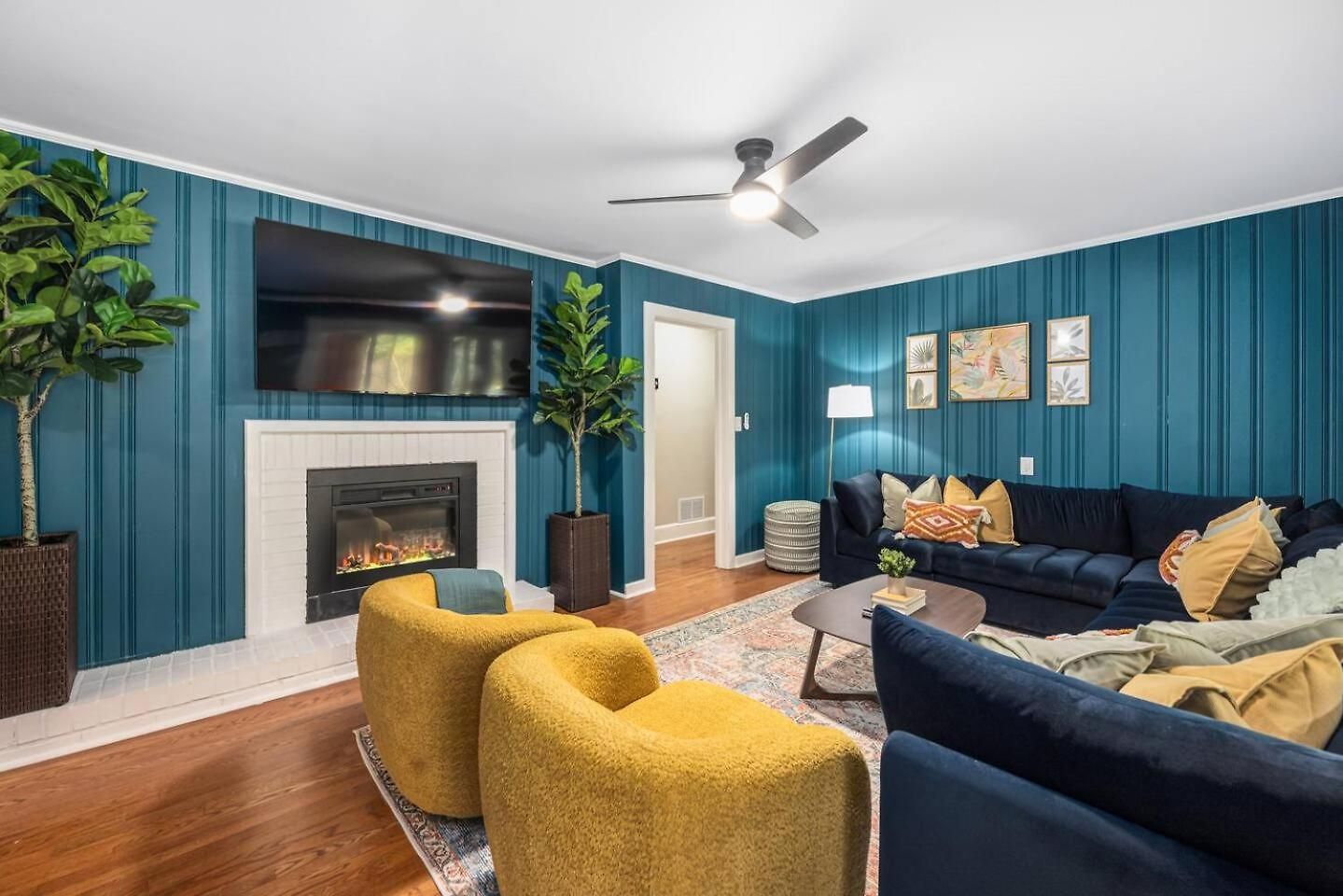 Pool Oasis With Hot Tub, Pickleball Court And Games Near Uptown Holiday home *