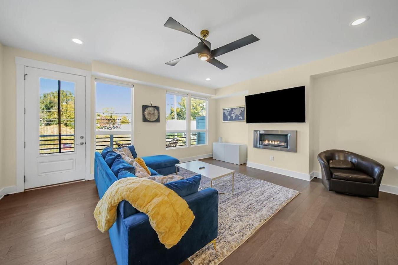 Modern 4-story 3-br Townhome With Rooftop Lounge * Charlotte