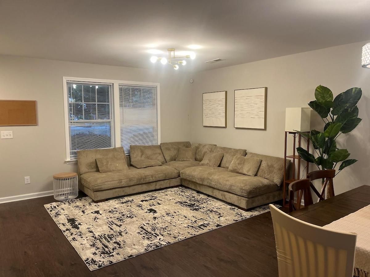 Holiday home Spacious 4 Bedroom House In Area Close To Pnc Pavilion Charlotte