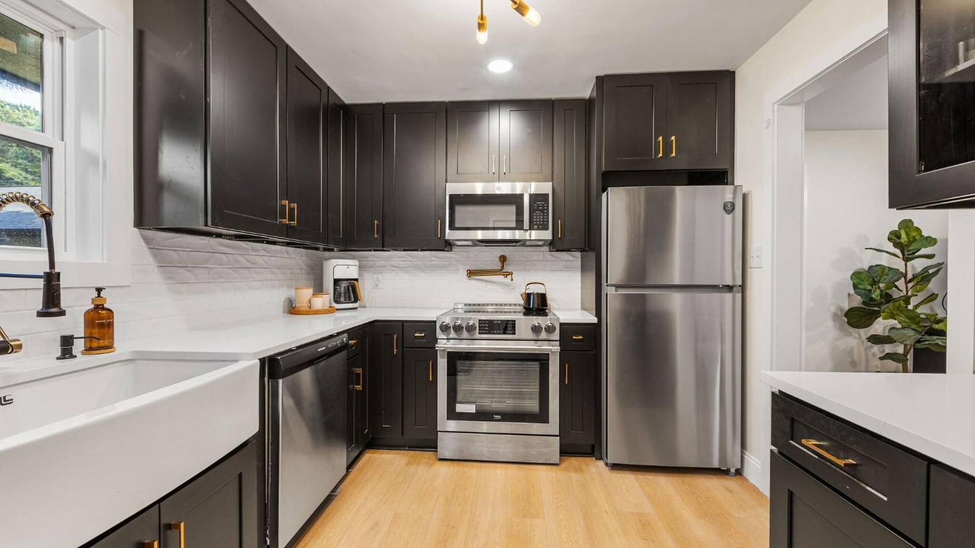 *now Available!* Renovated Plaza Shamrock Duplex * Charlotte