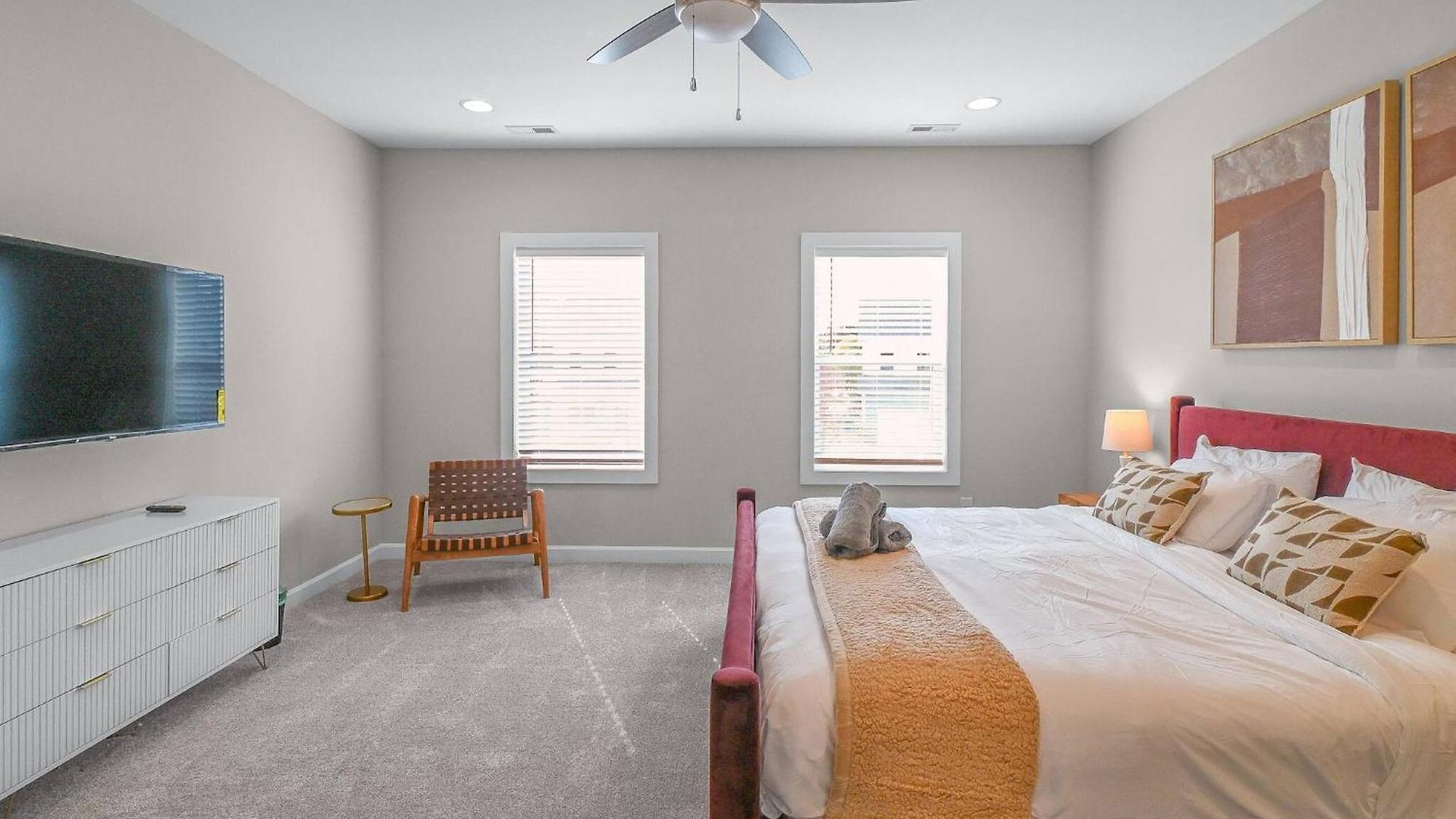 Spacious 3-bedroom With Workspace Near Uptown & Airport