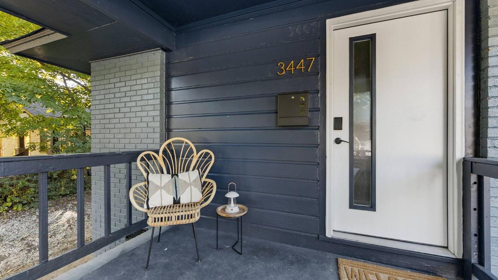 *now Available!* Renovated Plaza Shamrock Duplex Holiday home Charlotte