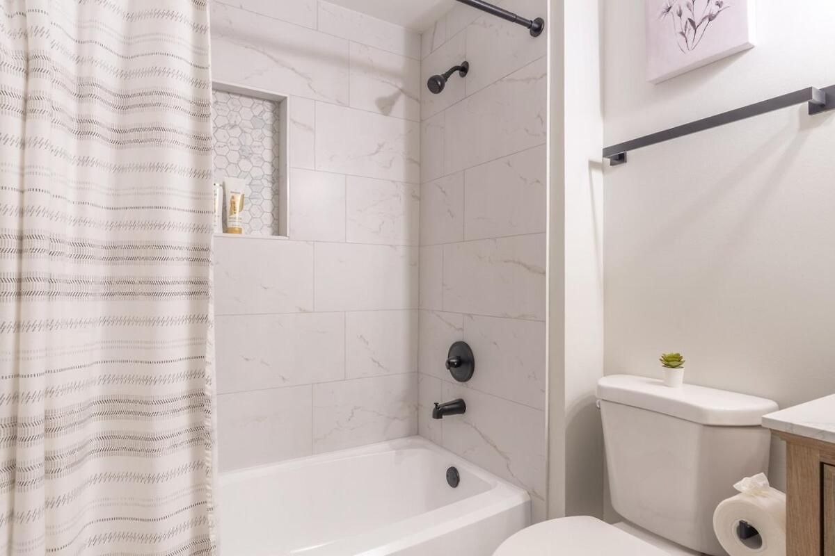 Ballantyne 3br House, Privateyard, Work Desk & 1 Gig Wi-fi Holiday home Charlotte
