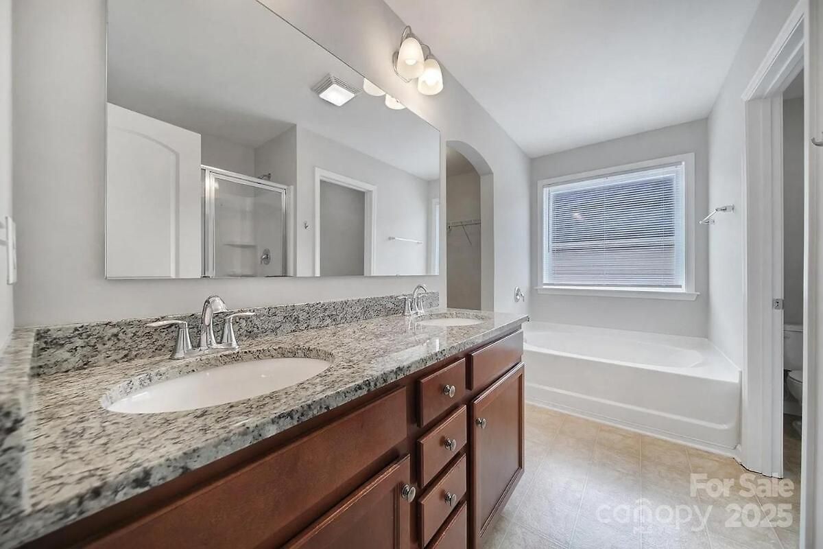 Spacious 4 Bedroom House In Area Close To Pnc Pavilion Holiday home Charlotte
