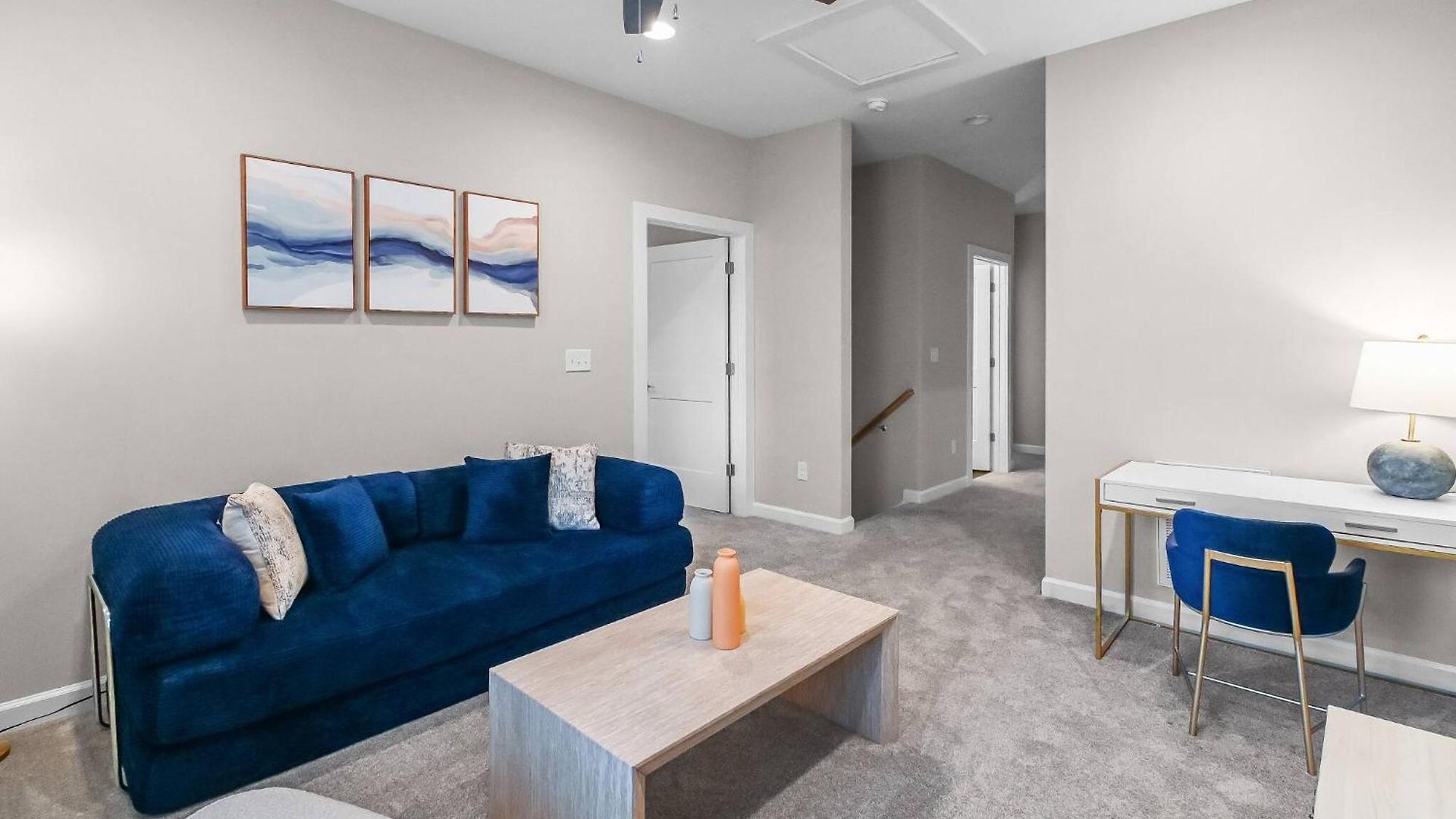 Spacious 3-bedroom With Workspace Near Uptown & Airport *