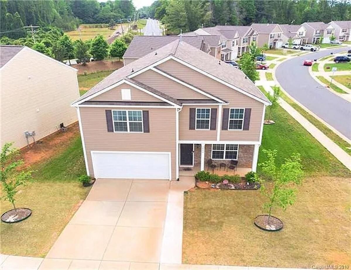 Modern 4 Bedroom Near Uptown