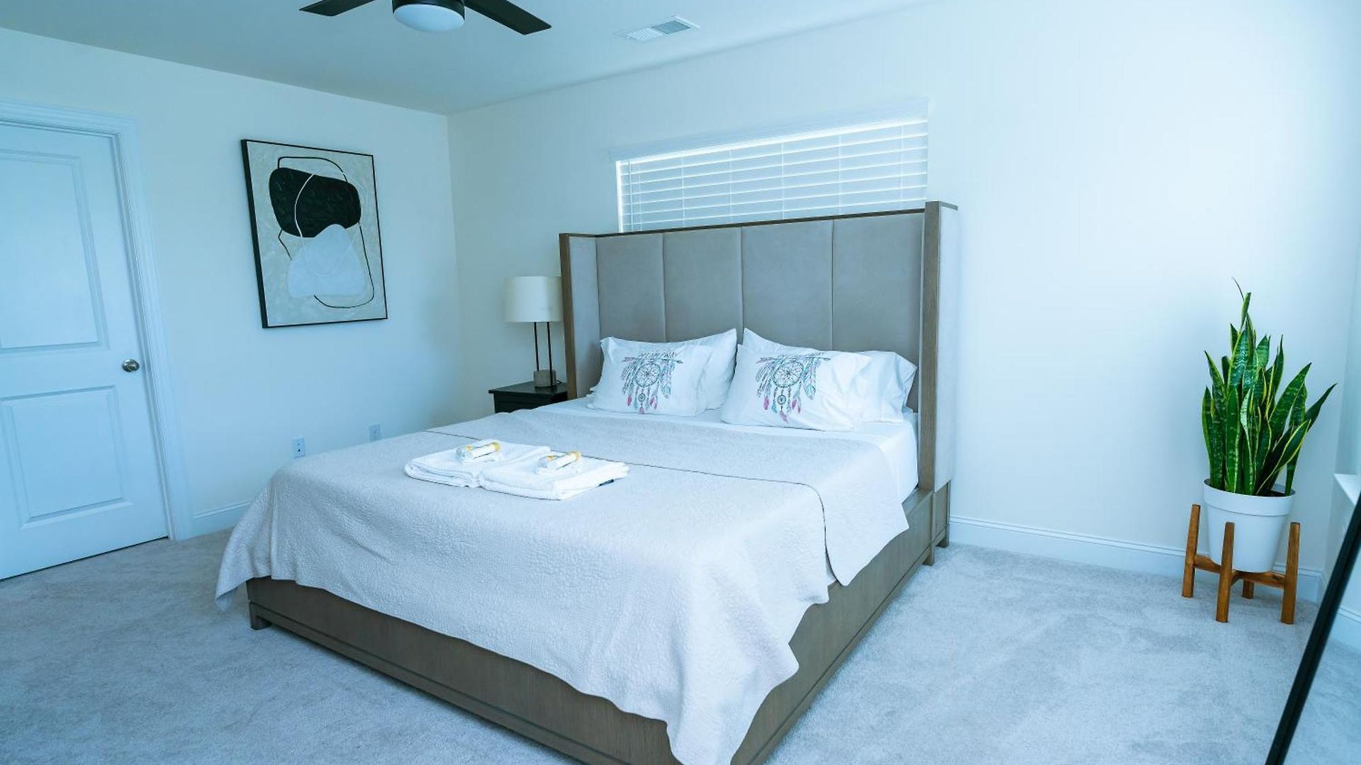 Homestay Ensuite King Bedroom Charlotte