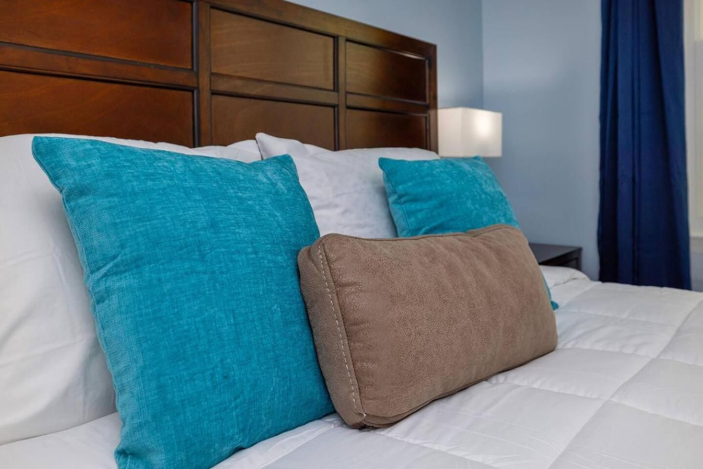 New! Special Intro Rates! Lovely 2 Bedroom Holiday home Charlotte