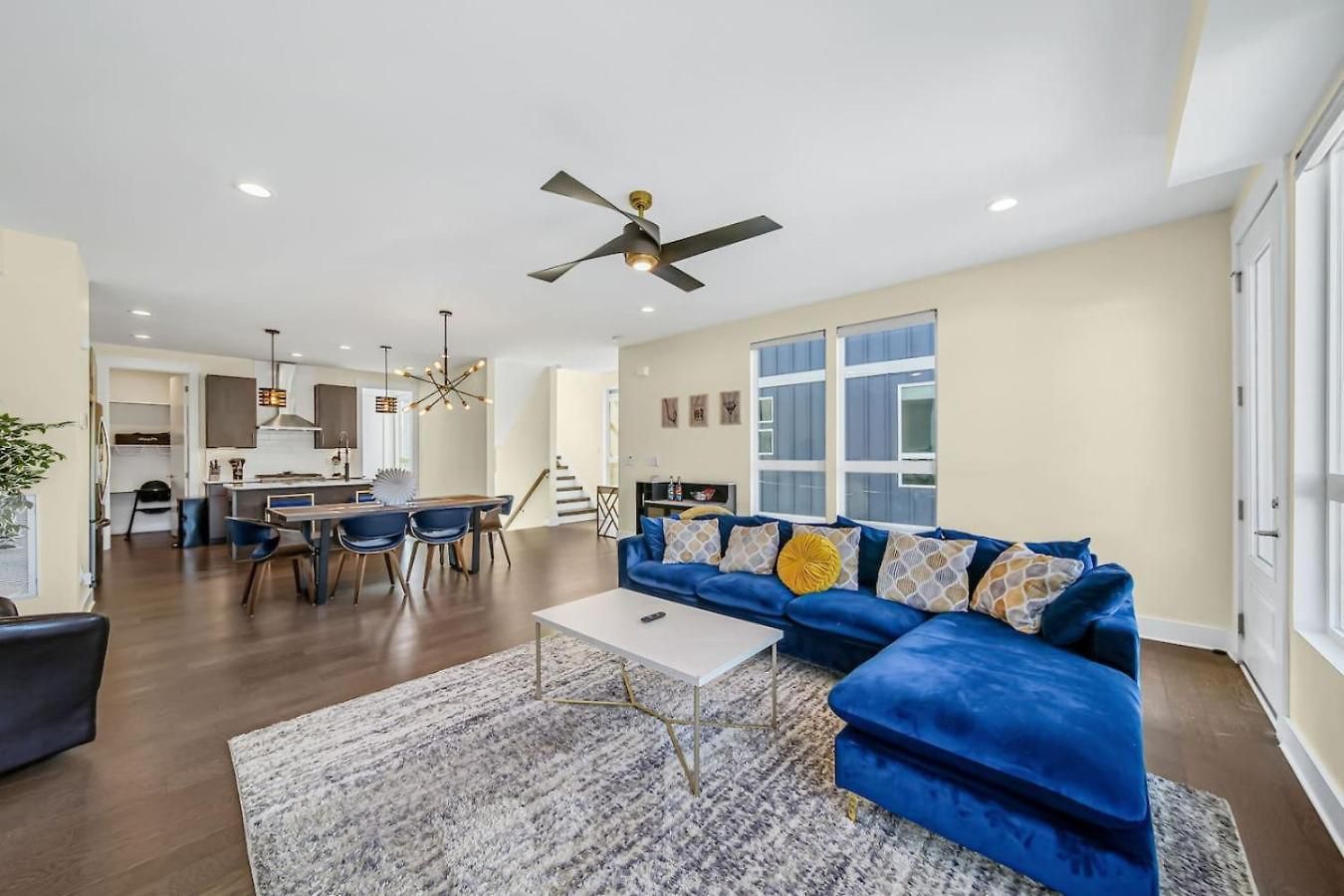 Modern 4-story 3-br Townhome With Rooftop Lounge Holiday home *