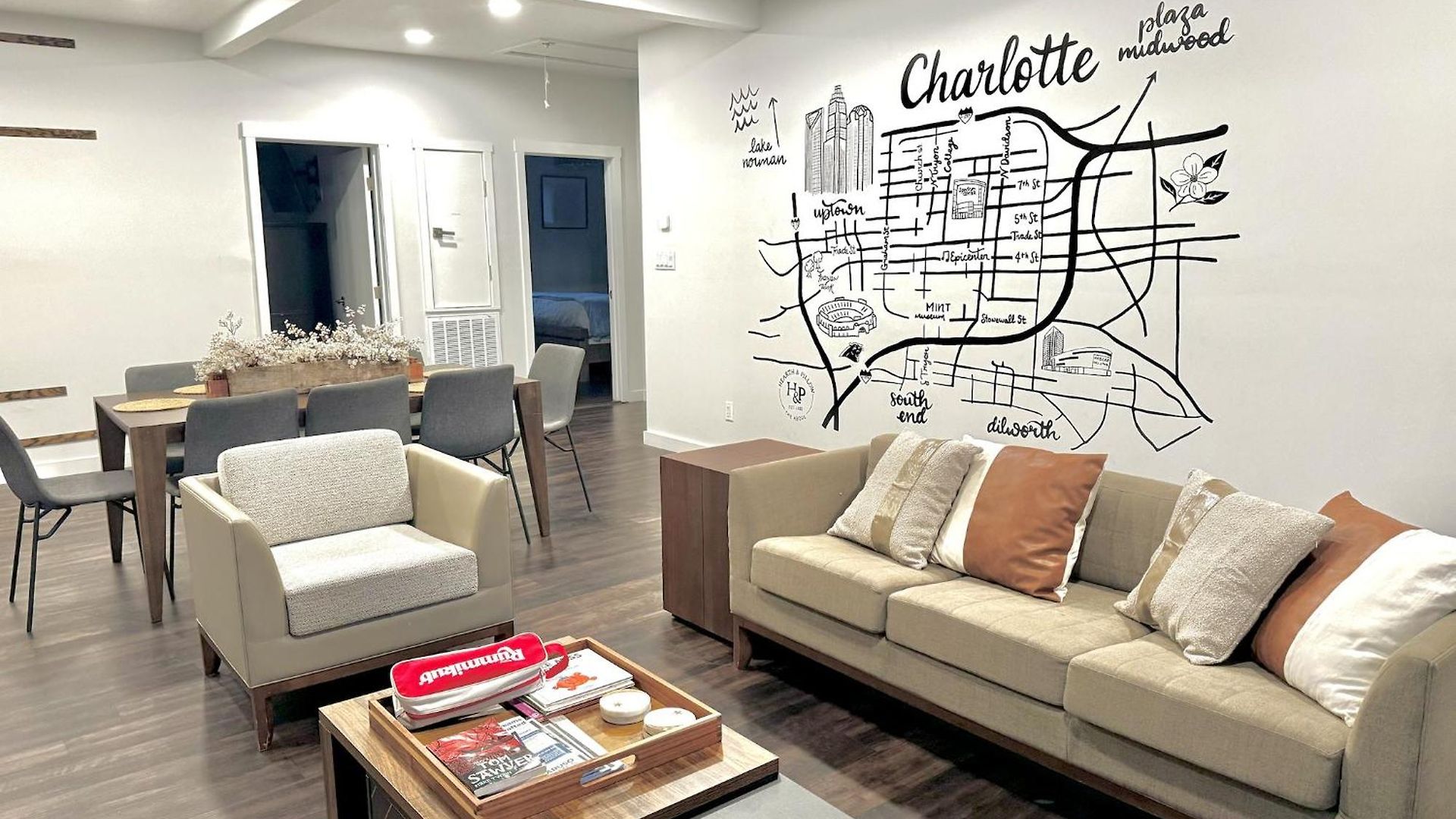 Hpthe Abodedowntownbojanglesdogs Welcomeyard Holiday home Charlotte