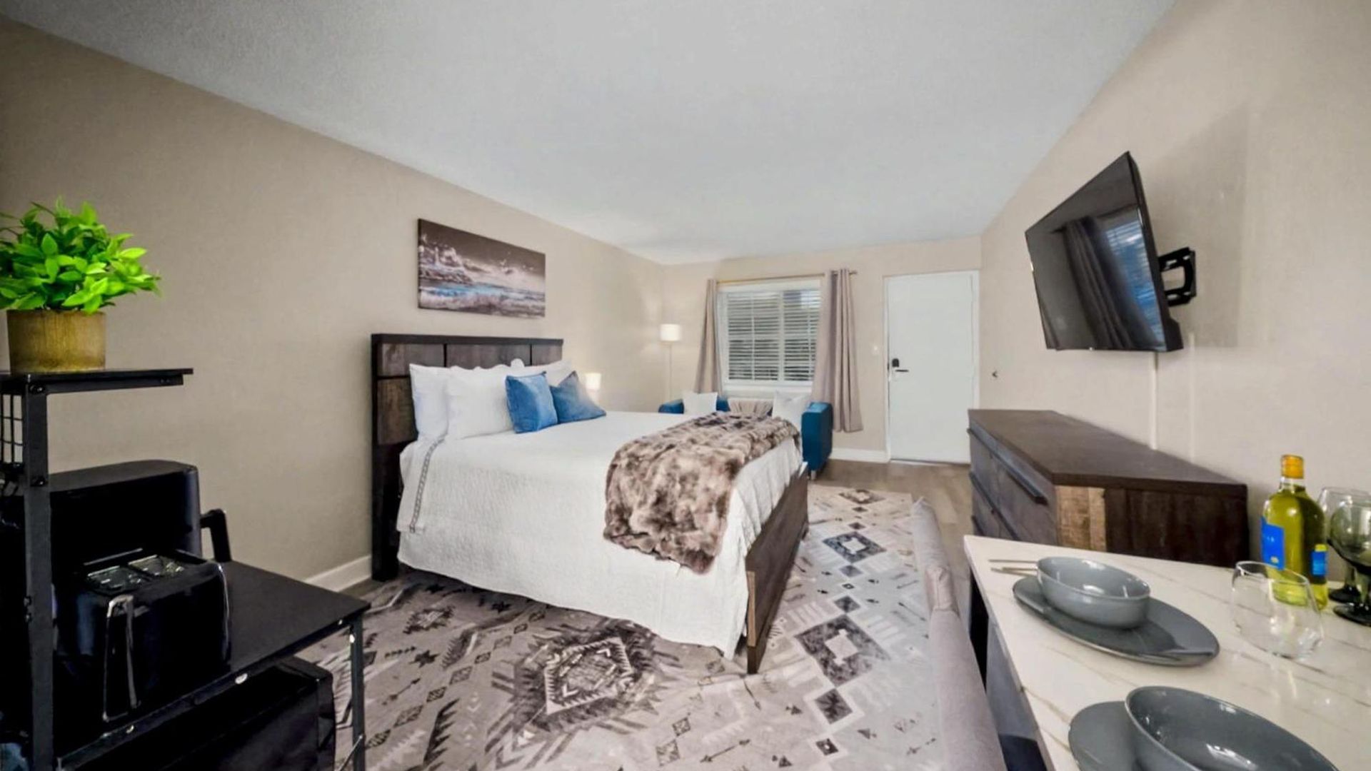 Aparthotel Lux Mins To Atrium Health And Downtown Airport 3*