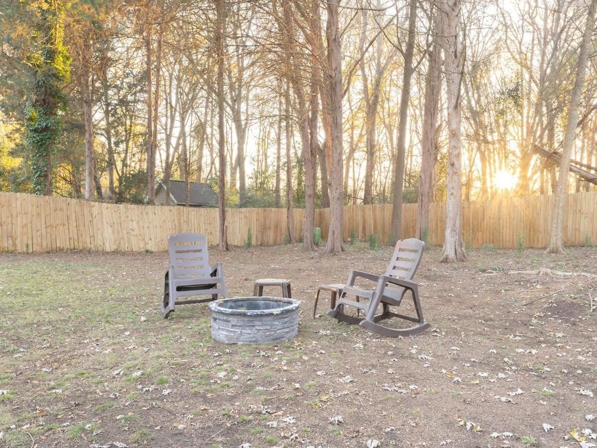 Ballantyne 3br House, Privateyard, Work Desk & 1 Gig Wi-fi Holiday home Charlotte