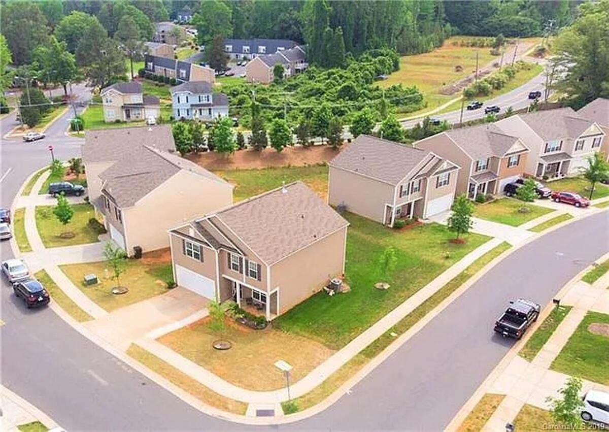 Modern 4 Bedroom Near Uptown