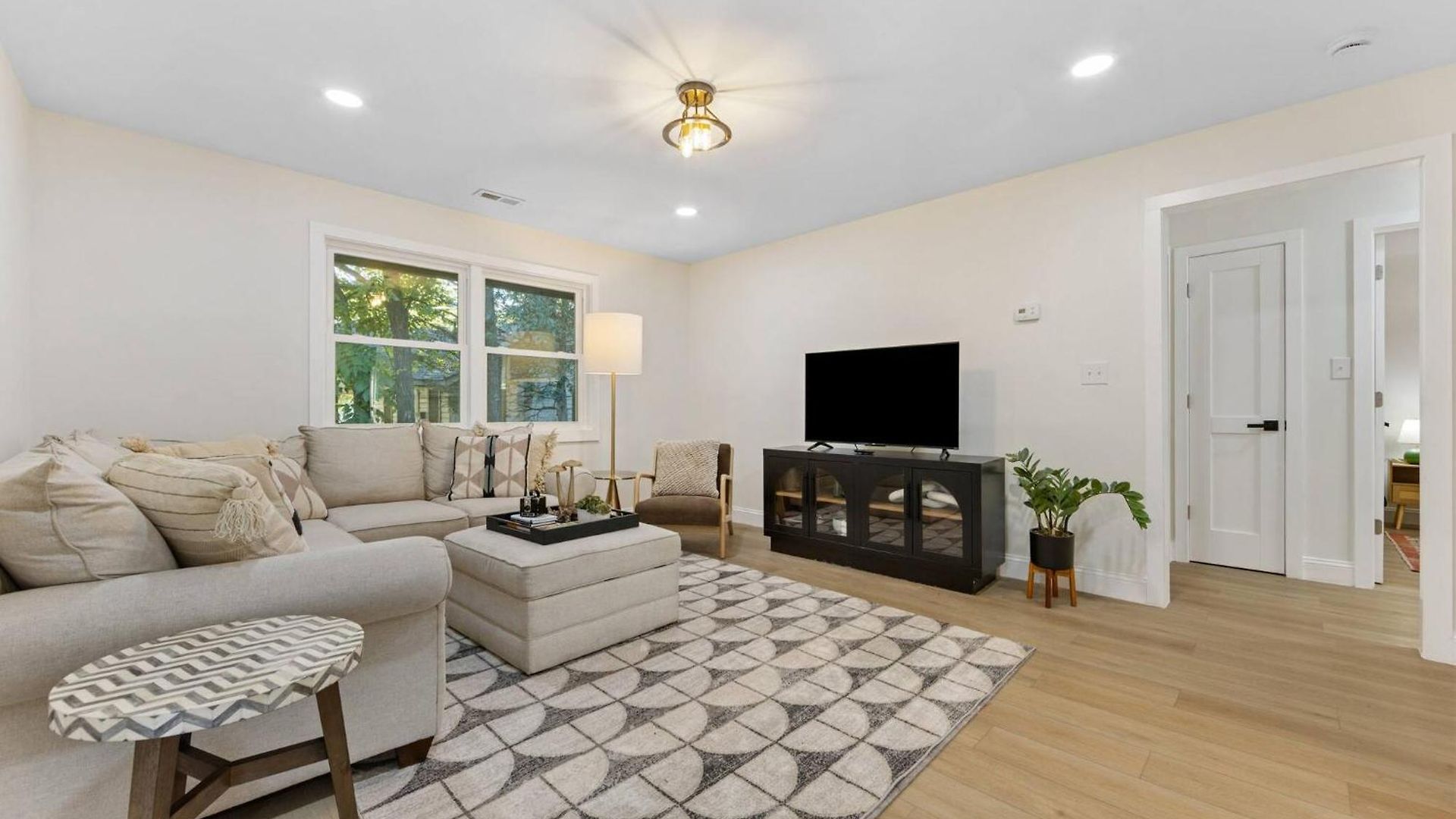 *now Available!* Renovated Plaza Shamrock Duplex Holiday home Charlotte