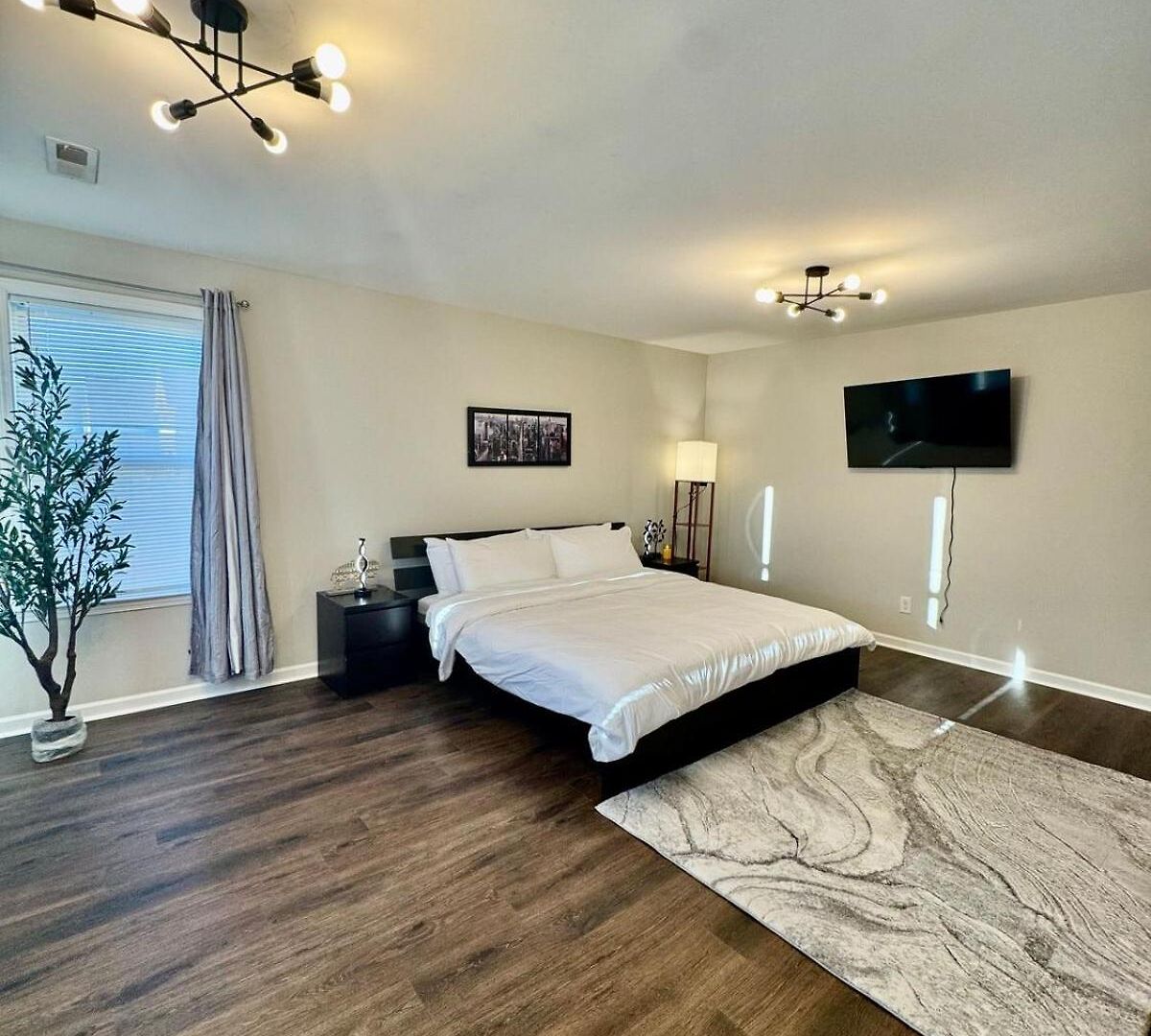 Spacious 4 Bedroom House In Area Close To Pnc Pavilion