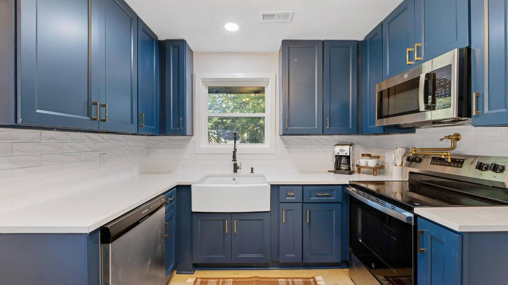 *now Available!* Renovated Plaza Shamrock Duplex *