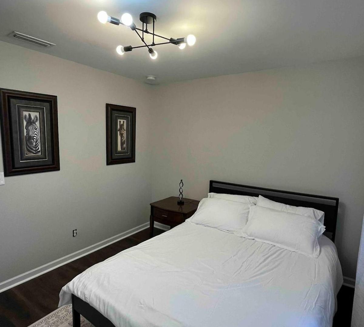 Spacious 4 Bedroom House In Area Close To Pnc Pavilion Holiday home Charlotte