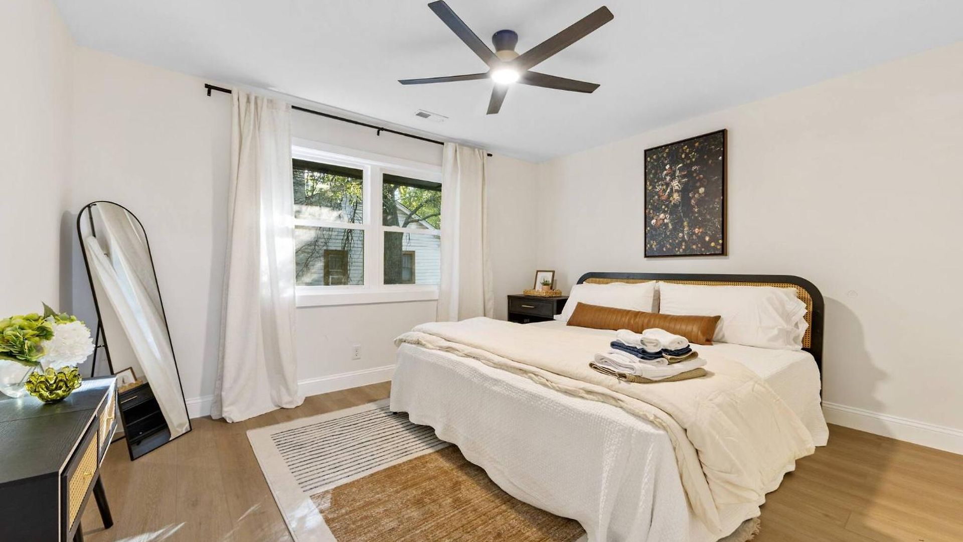 *now Available!* Renovated Plaza Shamrock Duplex Holiday home *