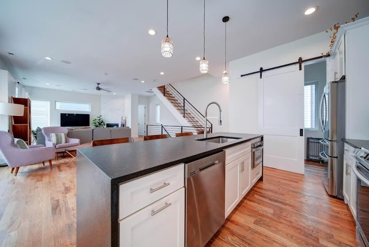 Luxe Townhome Rooftop Hot Tub Parking Holiday home *