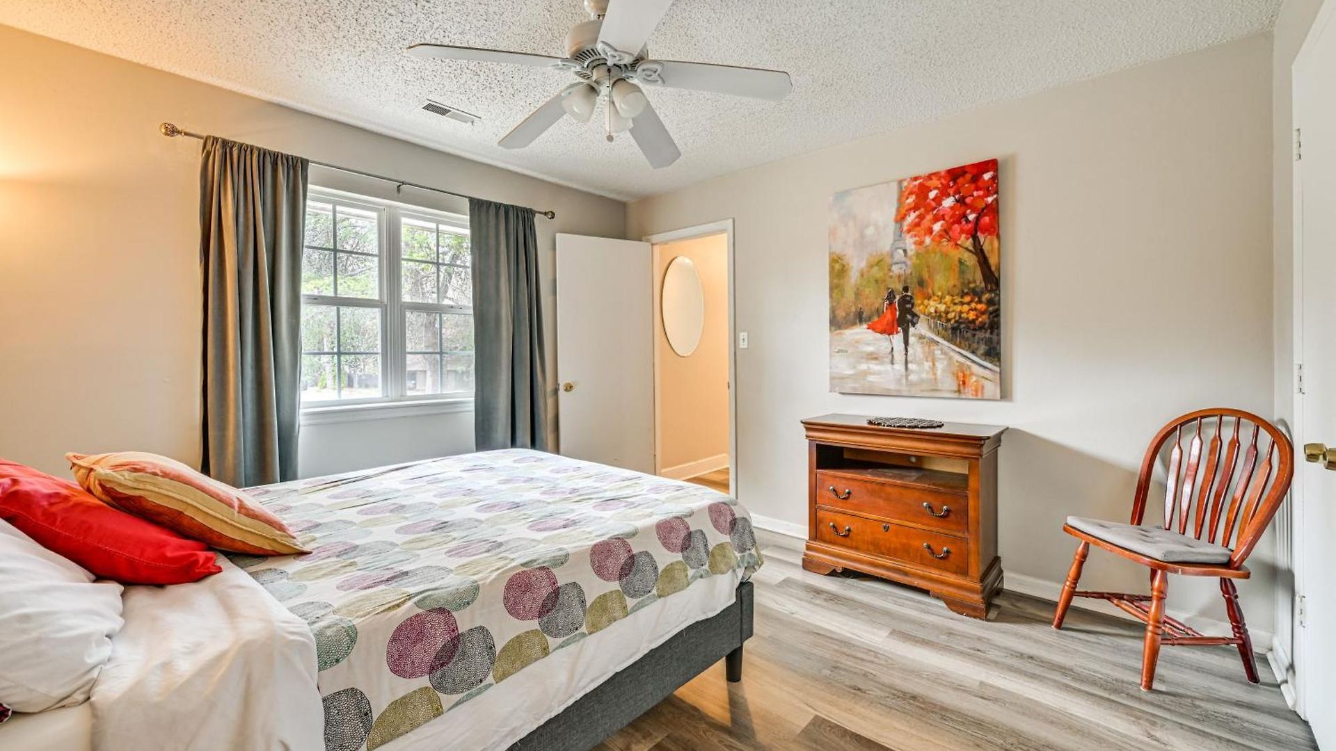 Cozy Family Retreat! In Suburbs Holiday home