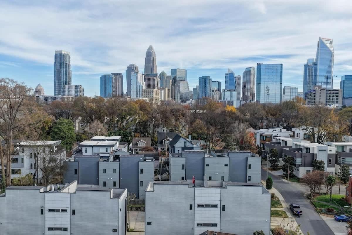 Modern Rooftop Townhome W Hot Tub & Skyline Views Holiday home Charlotte