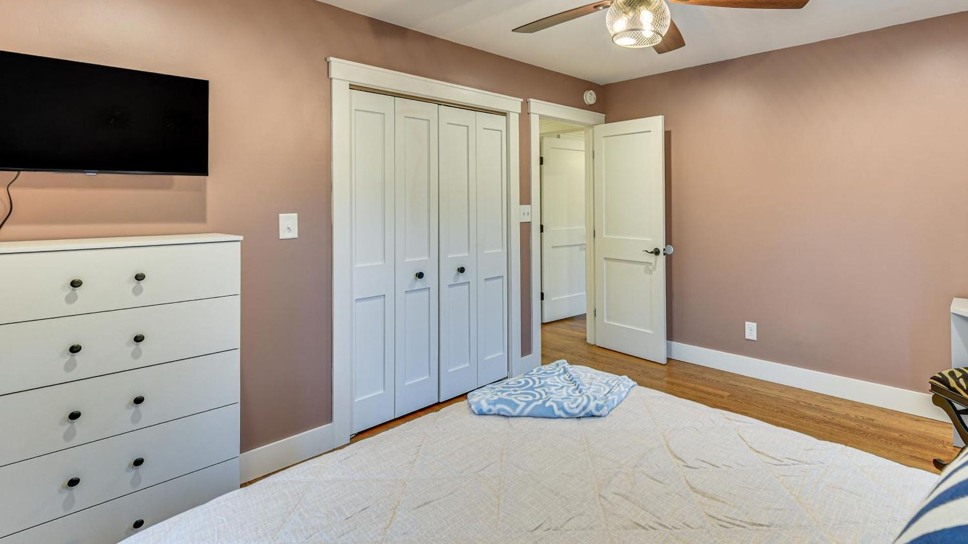 Dog-friendly Yard, 5 Mi To Uptown: *