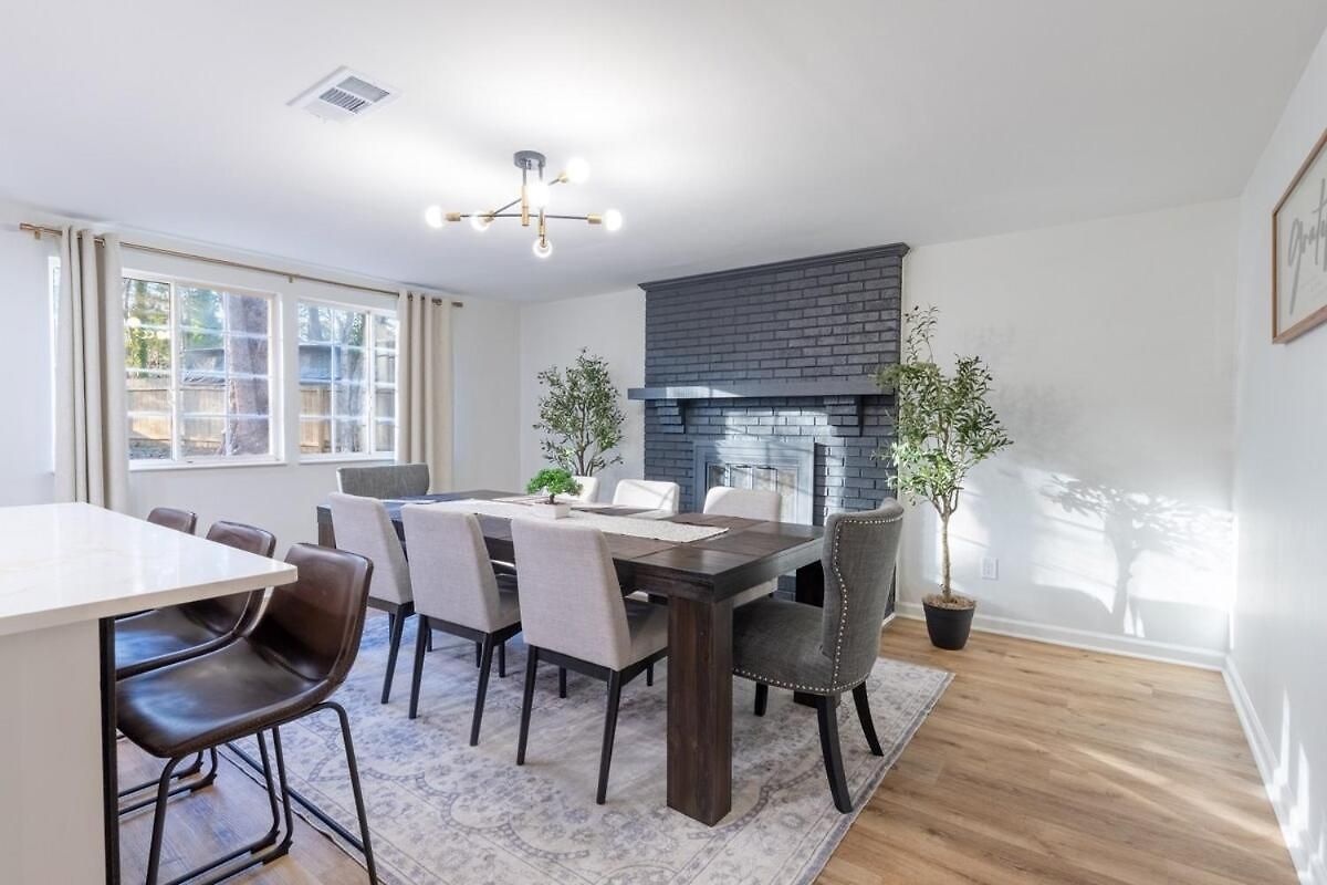 Ballantyne 3br House, Privateyard, Work Desk & 1 Gig Wi-fi Charlotte