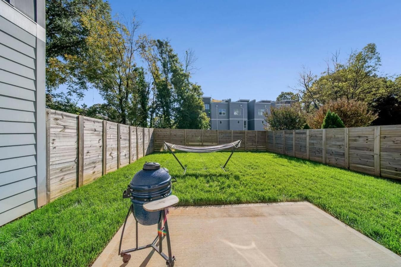 Modern 4-story 3-br Townhome With Rooftop Lounge *