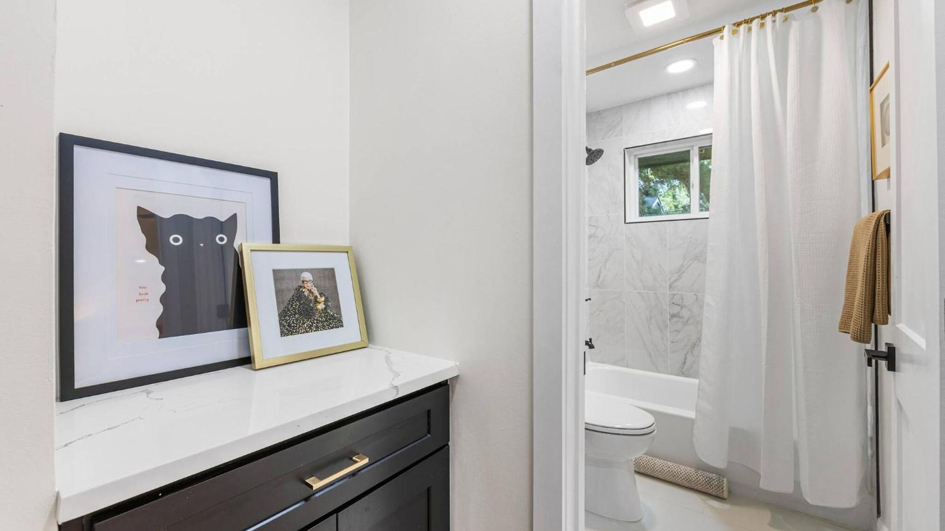 New Shamrock Stunner | King Bed, Pet Friendly Charlotte