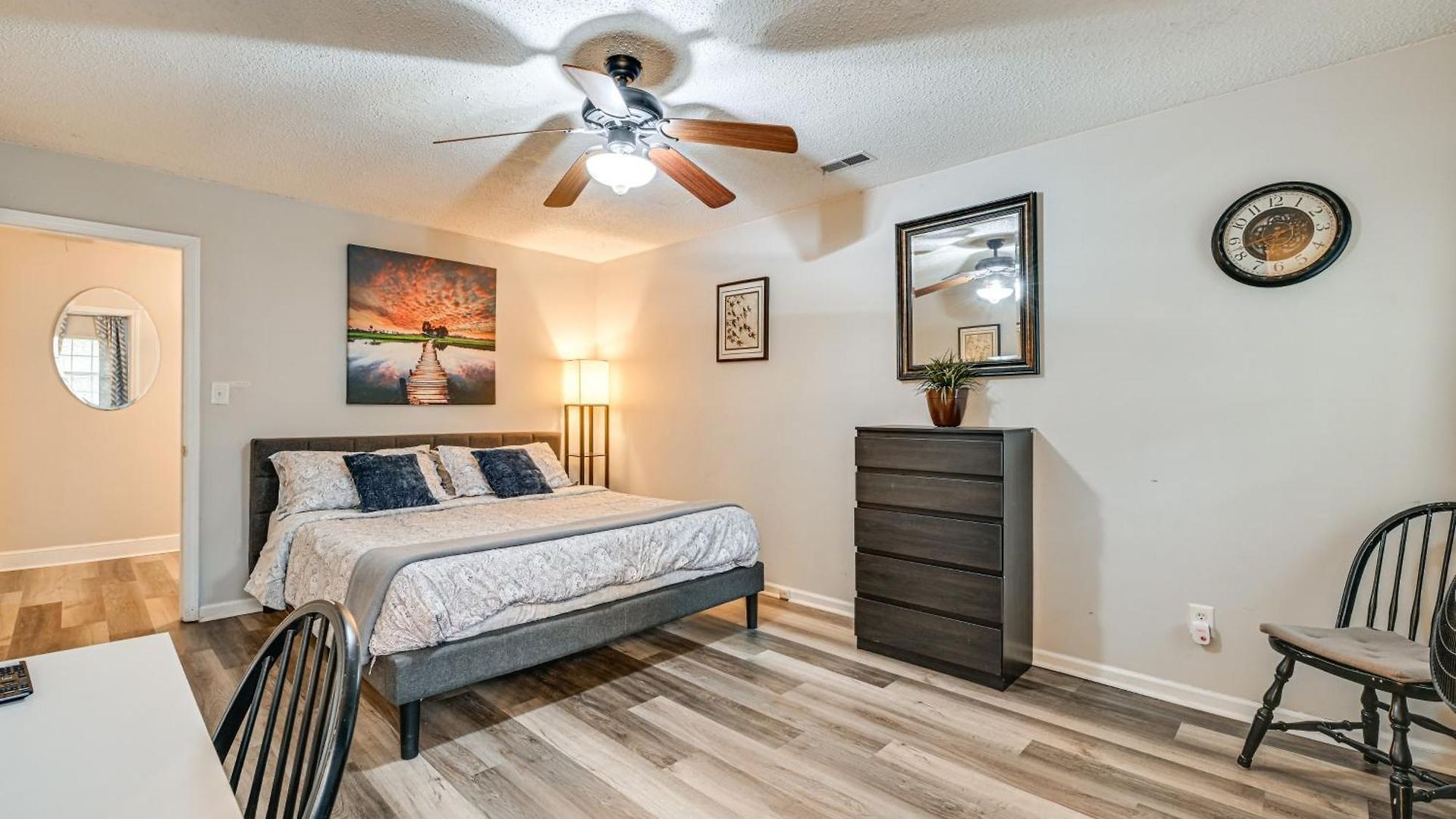 Cozy Family Retreat! In Suburbs *