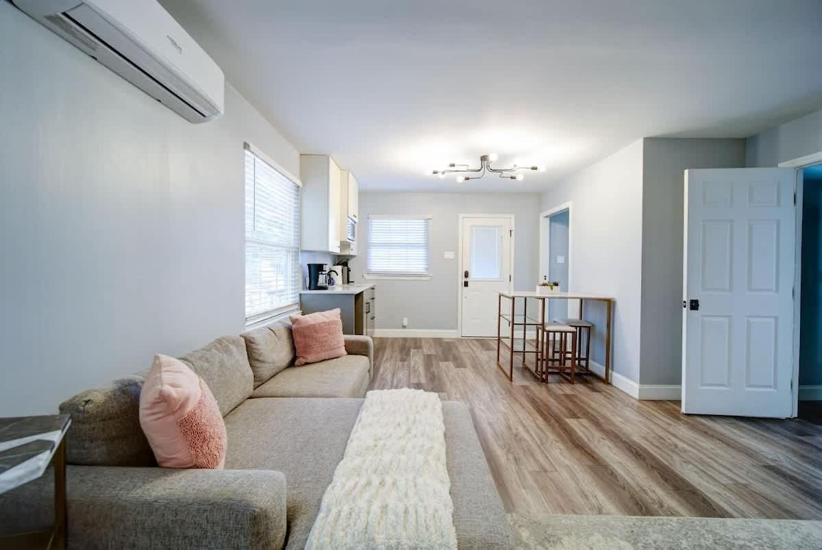 Stylish 4br - Modern & Bright Interior *
